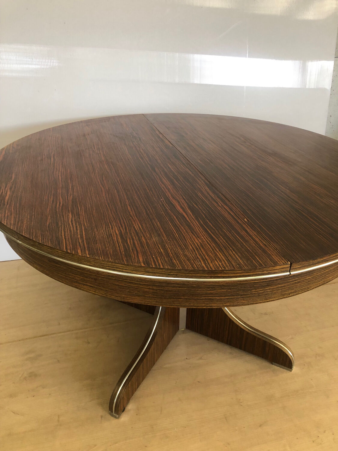 70s design round table