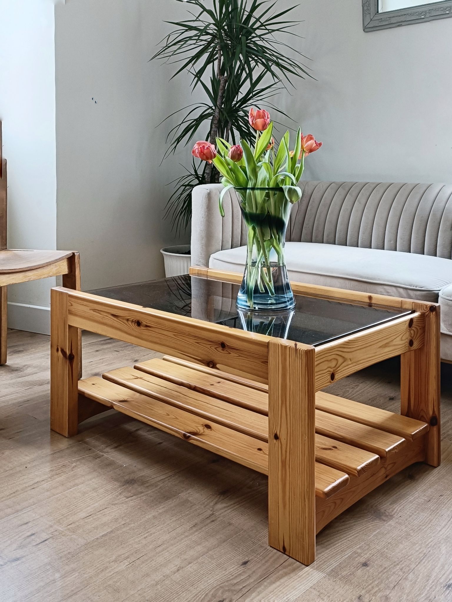 Table basse vintage en pin et verre fumé, 1970-1980