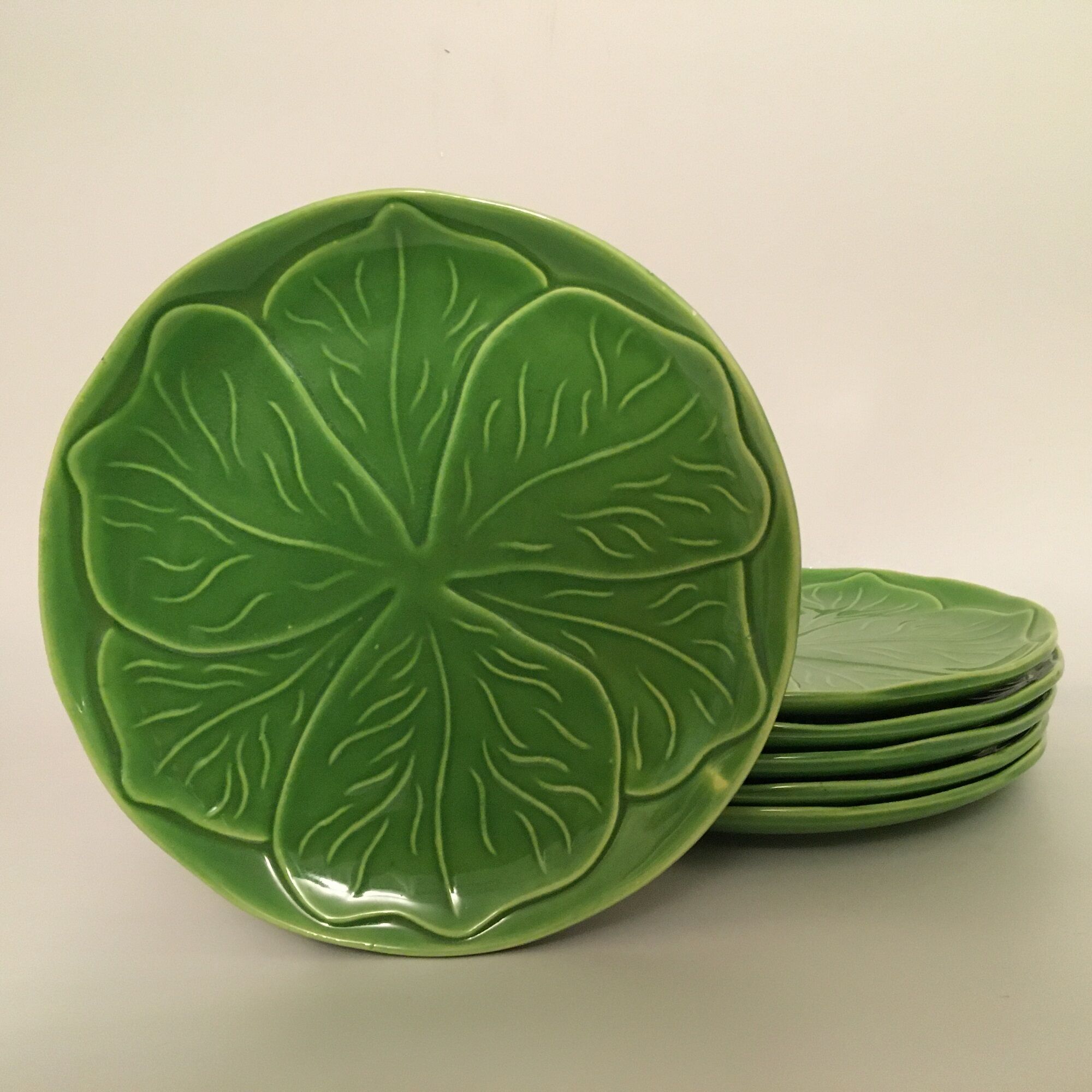Set of 6 plates in slurry decorated with leaf decoration, "St Clément"