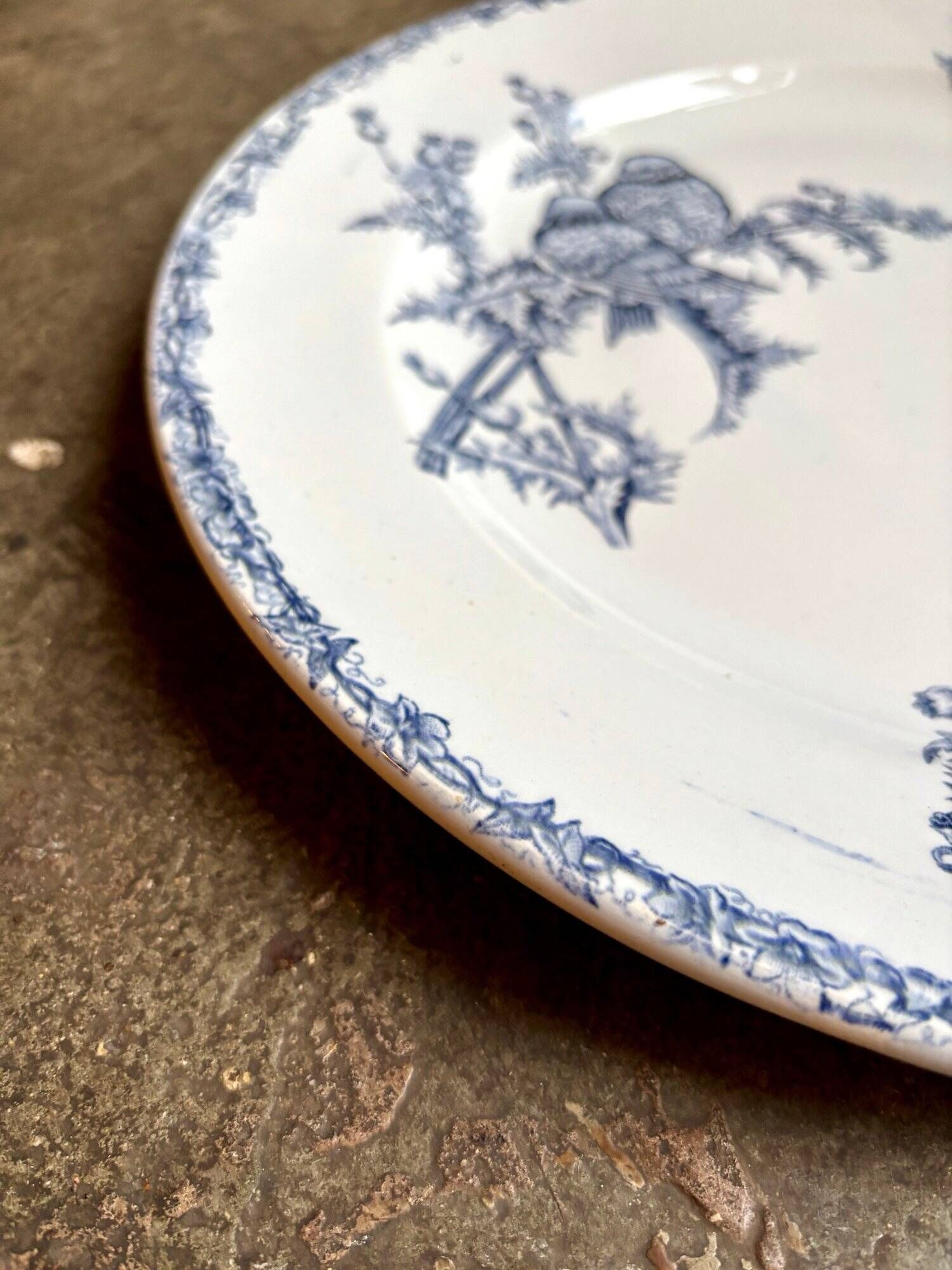 Clairefontaine - Léon Graves round dish in iron earth, "Chardonnerets" service, late 19th century