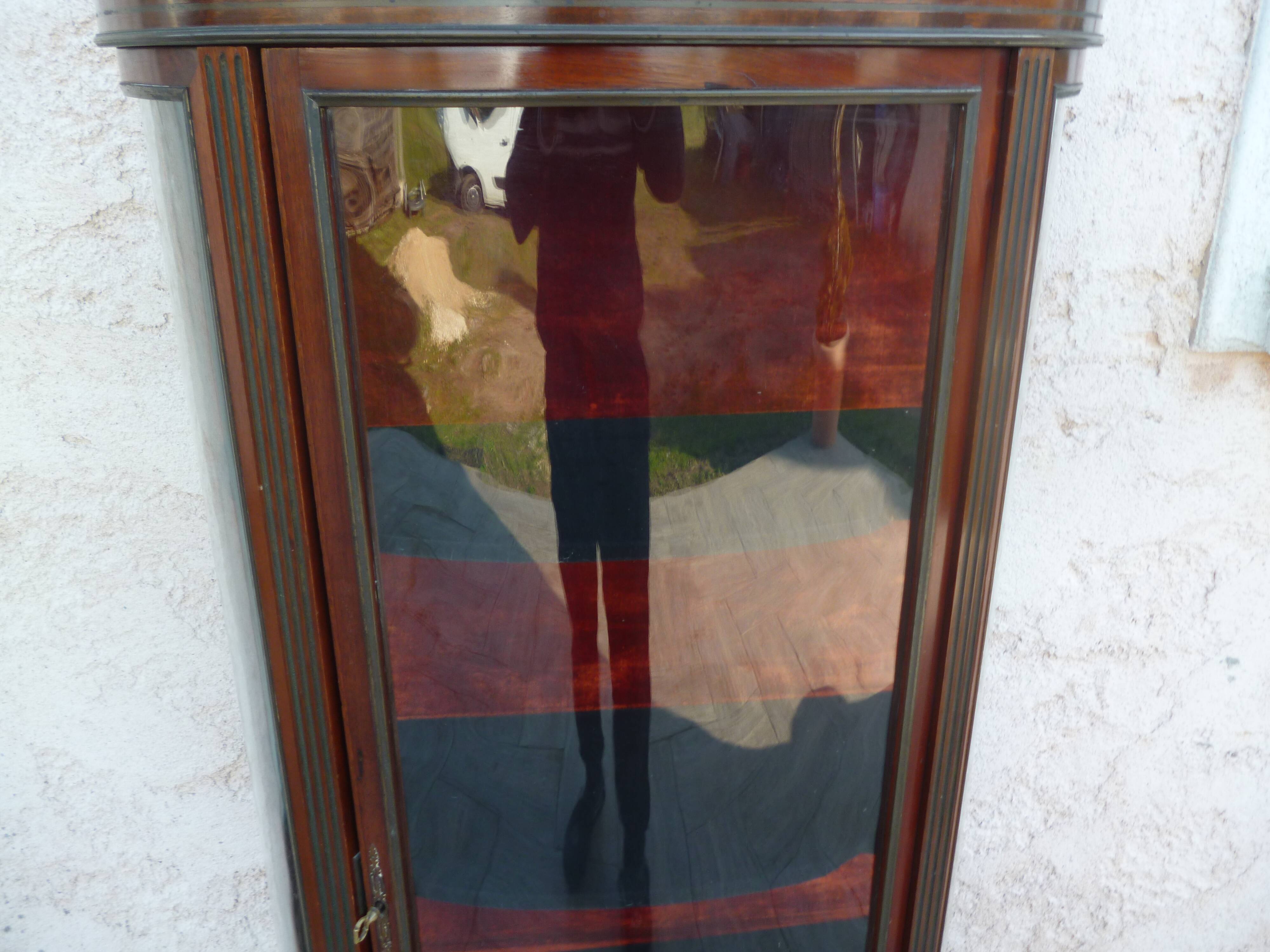 Showcase curved style louis xv