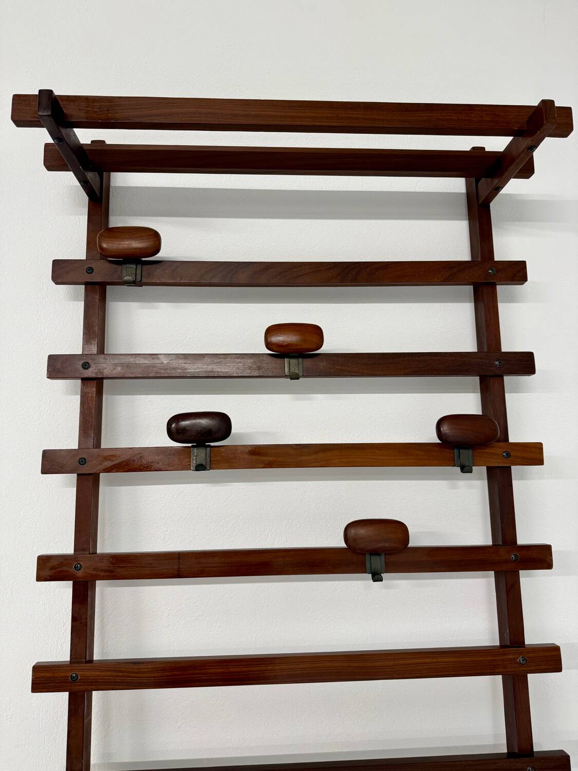 Antique Italian design wall coat rack Ezhio Longhi / Elam vintage teak
