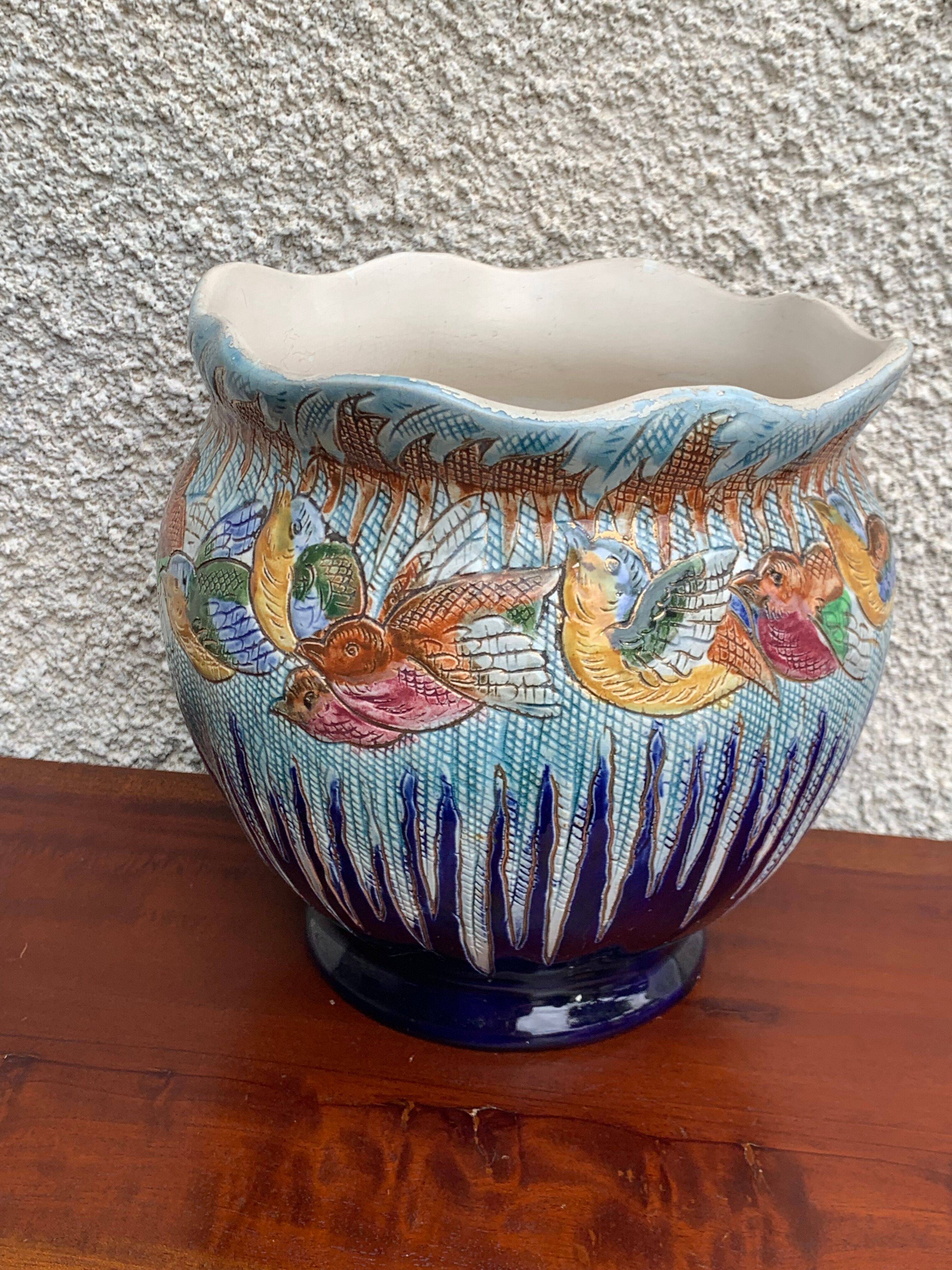 Art deco pot cache birds in old glazed ceramic