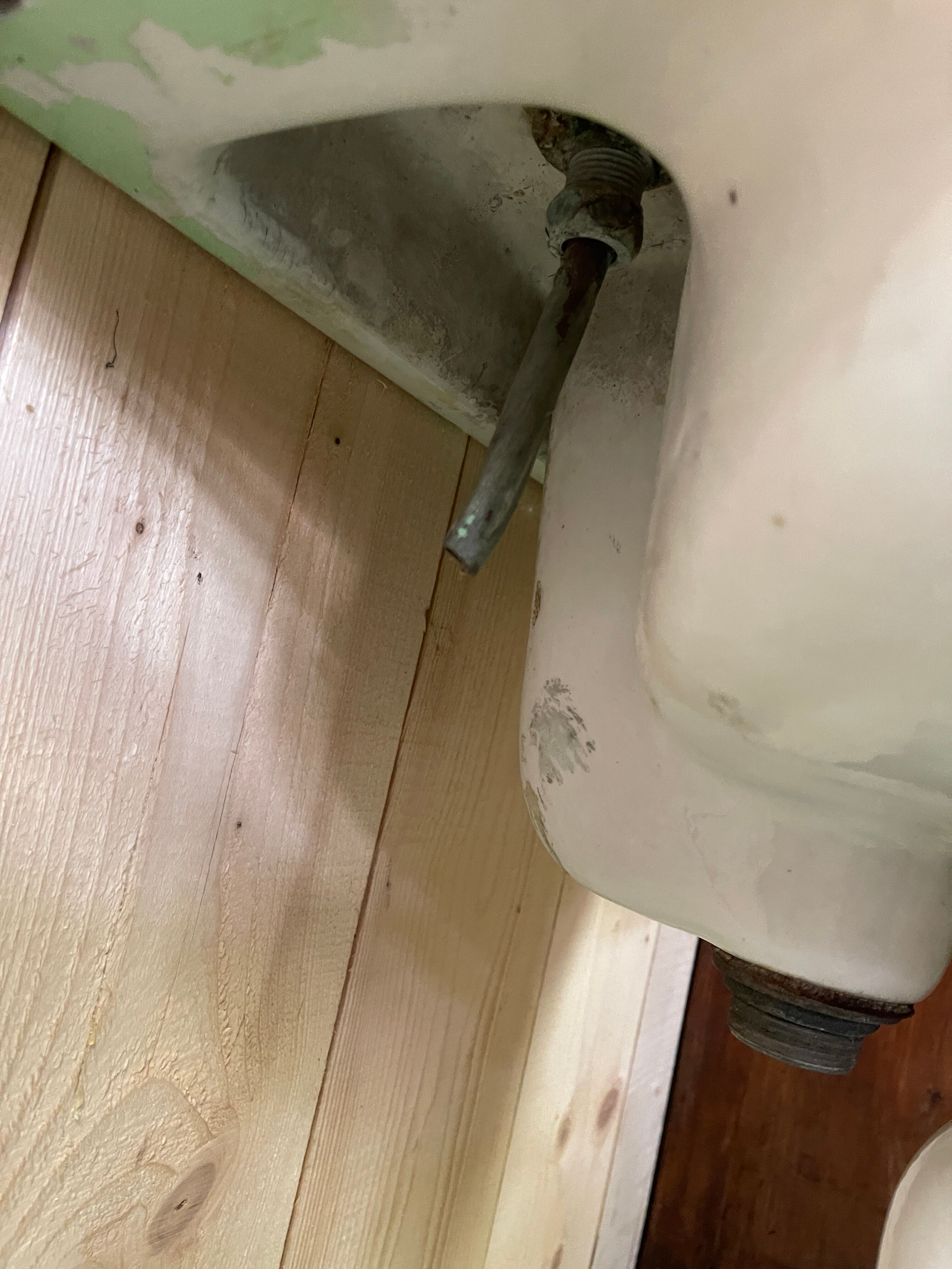 1930s standing washbasin