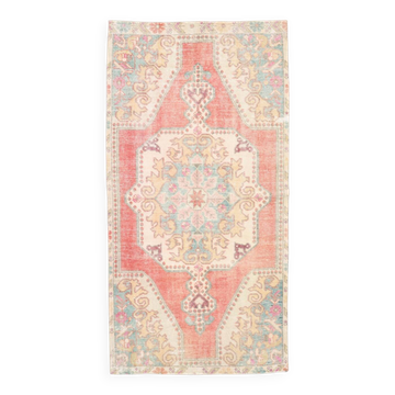 Tapis turc médaillon rouge