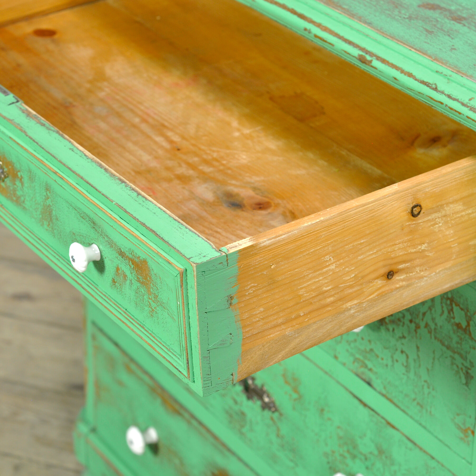 Commode en pin, vers 1910