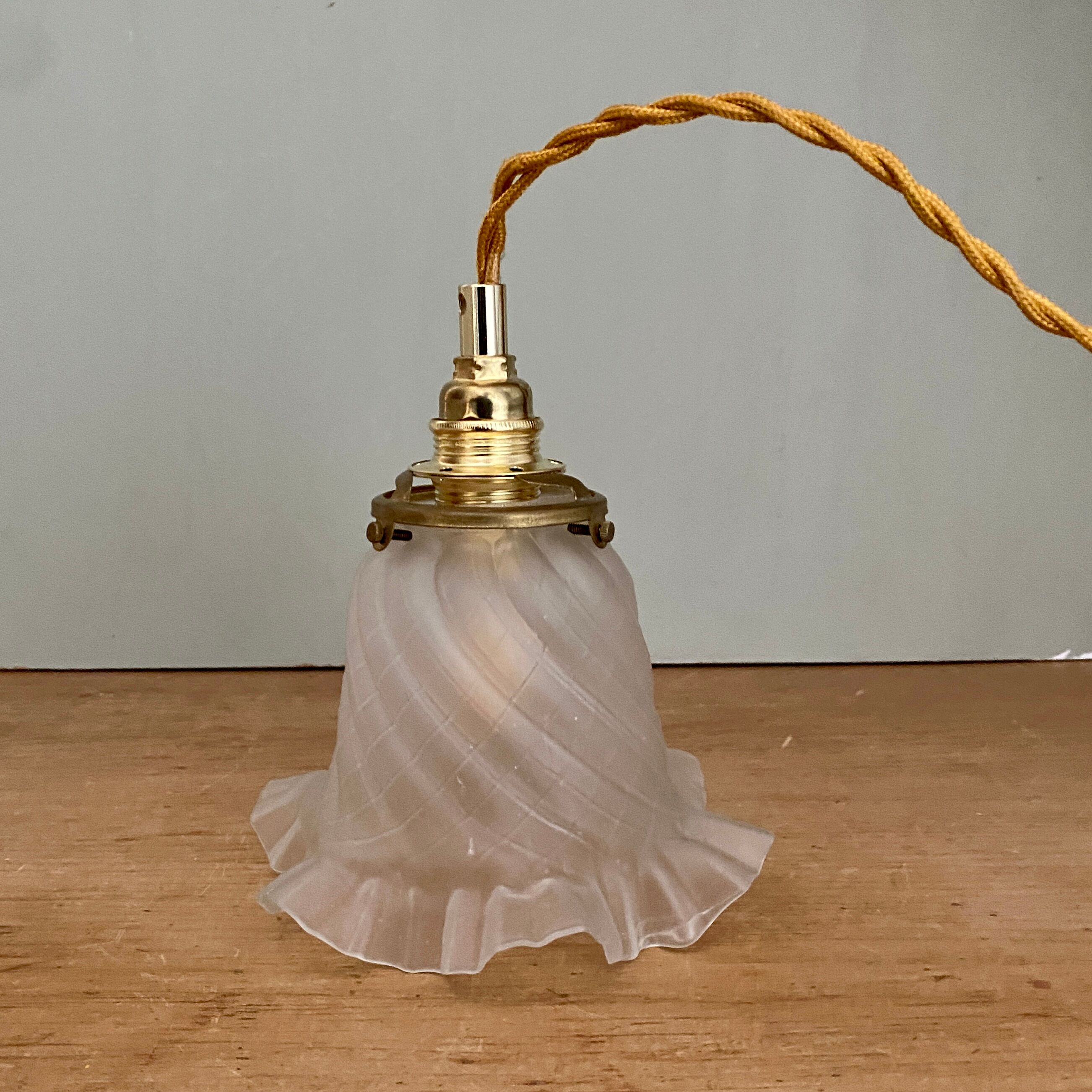 Vintage frosted glass tulip ride