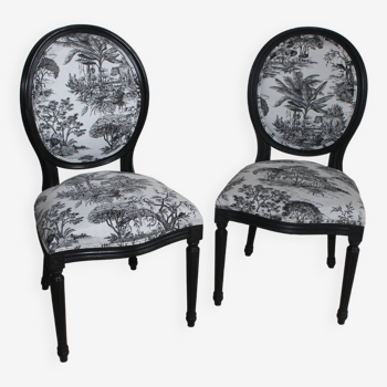 Paire de chaises médaillon style Louis XVI