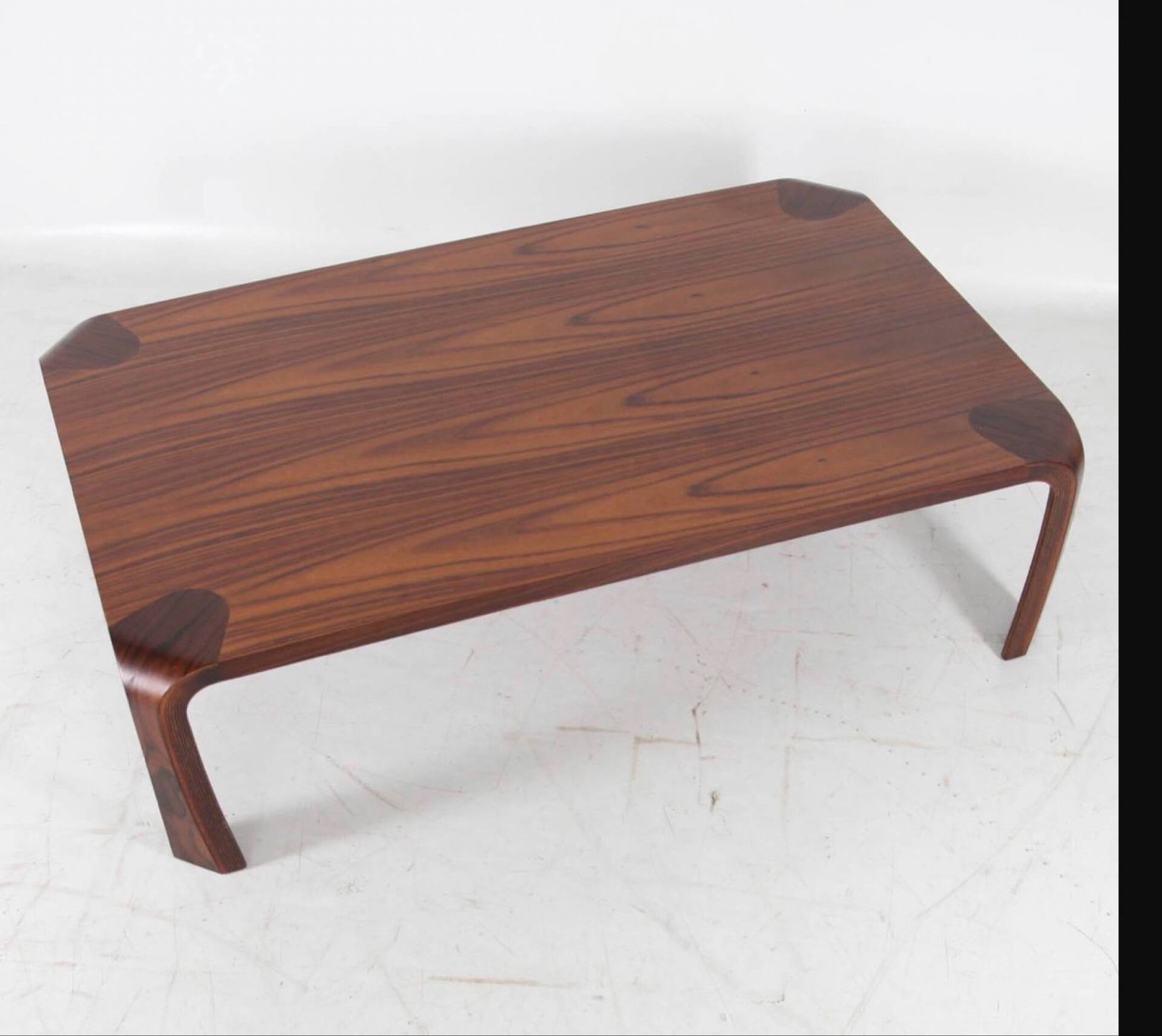 Table de salon par Tendo Mokko