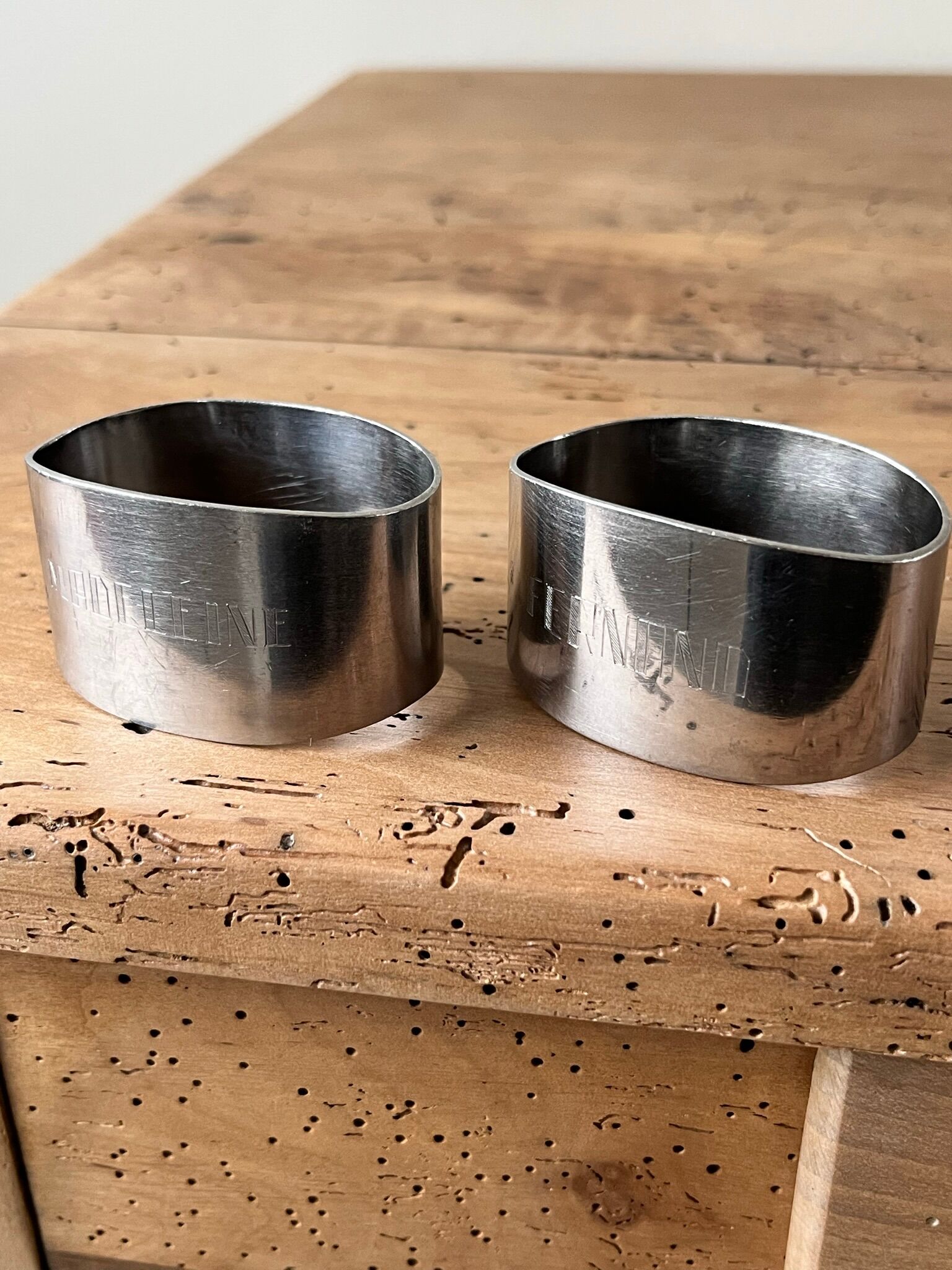 Vintage napkin ring engraved "madeleine"