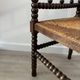 Chaise d’angle ancienne en bois tourné, assise en paille, style rusti