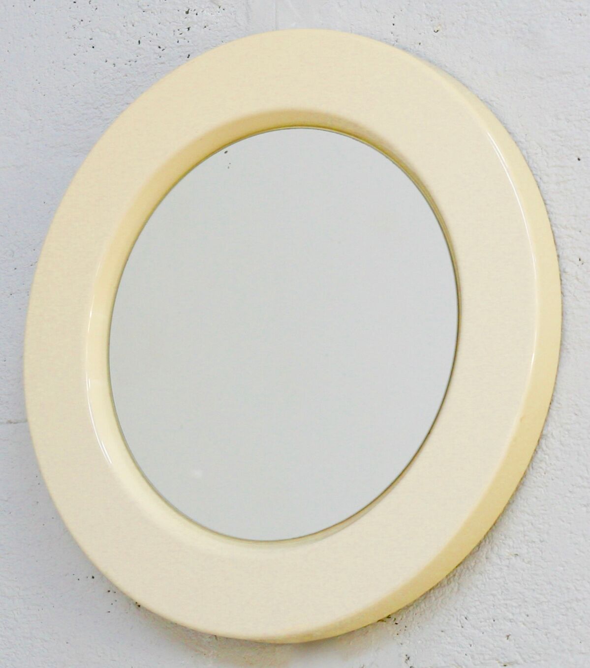 Miroir space age circulaire  couleur "sable", France, circa 1970