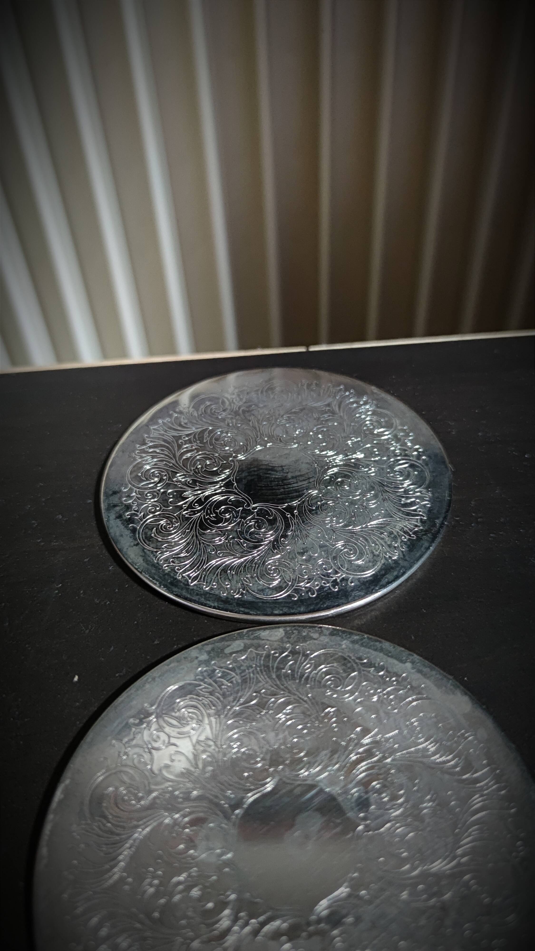 Dessous de verre en métal argenté