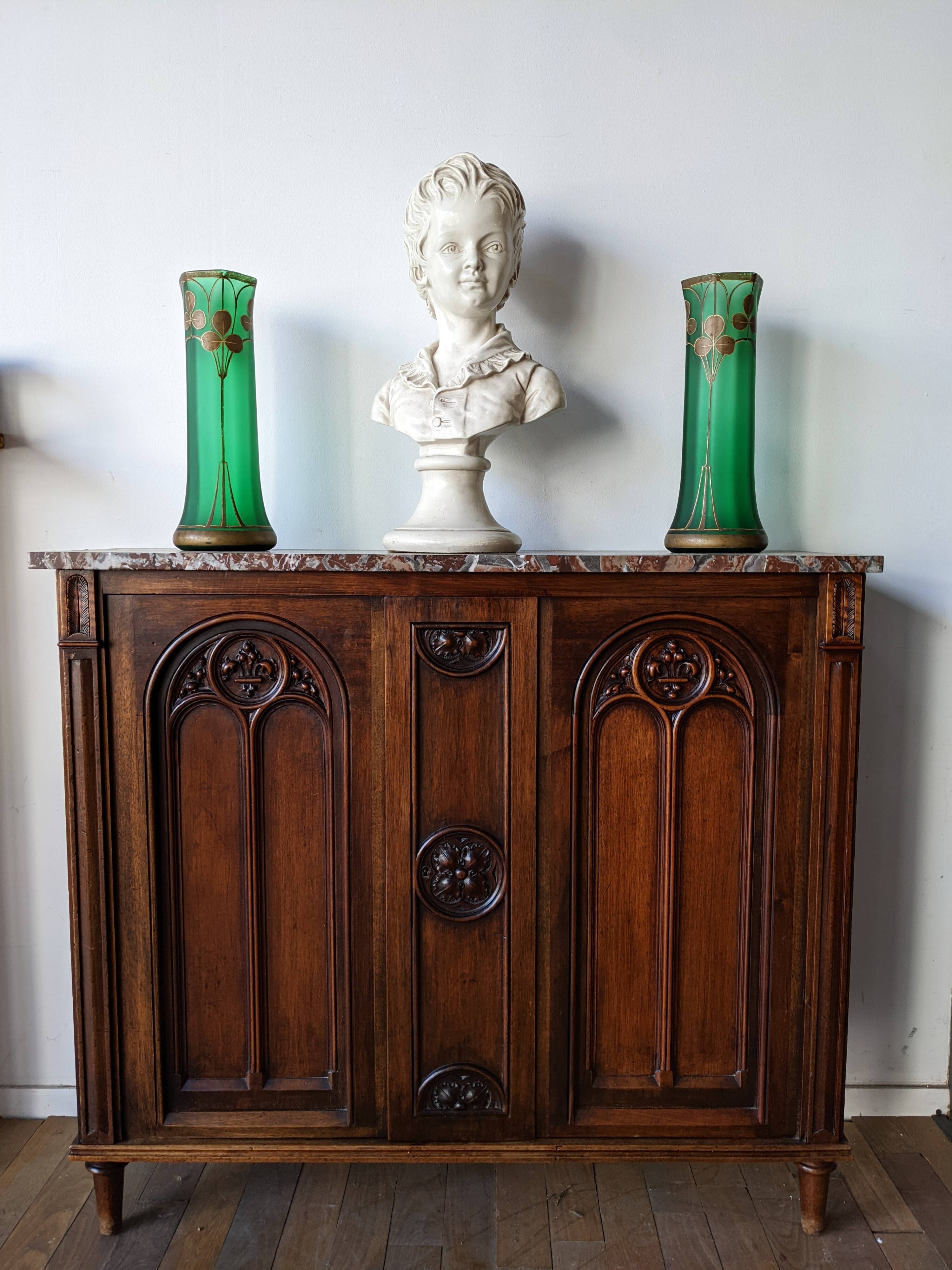 Storage cabinet with mahogany warheads