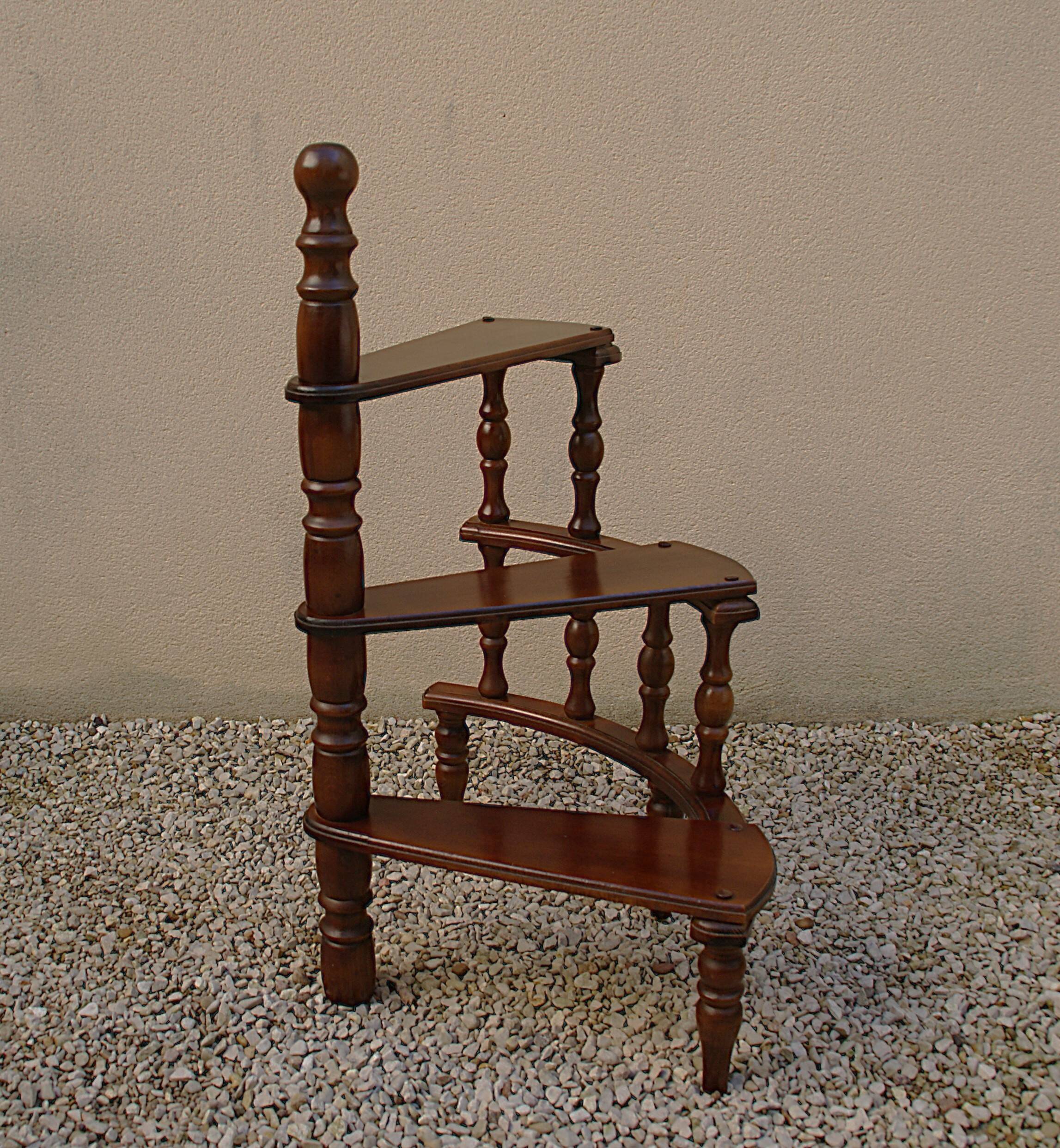 Escalier - Escabeau de bibliothèque