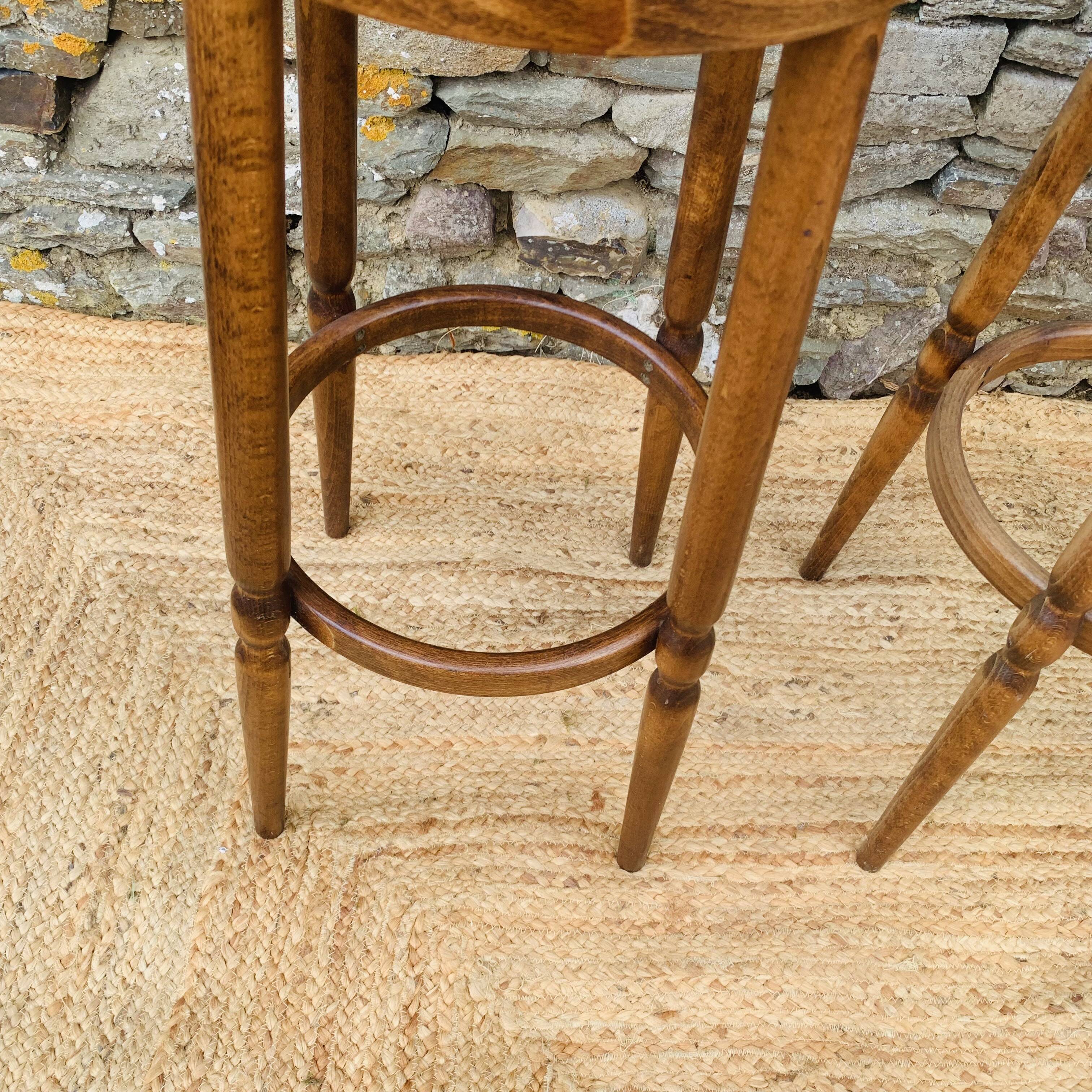 Trio de tabourets hauts de bistrot vintage