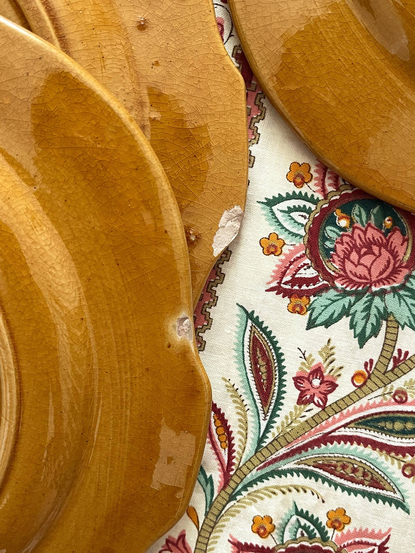 4 dessert plates in ceramic Pichon Uzes ochre yellow
