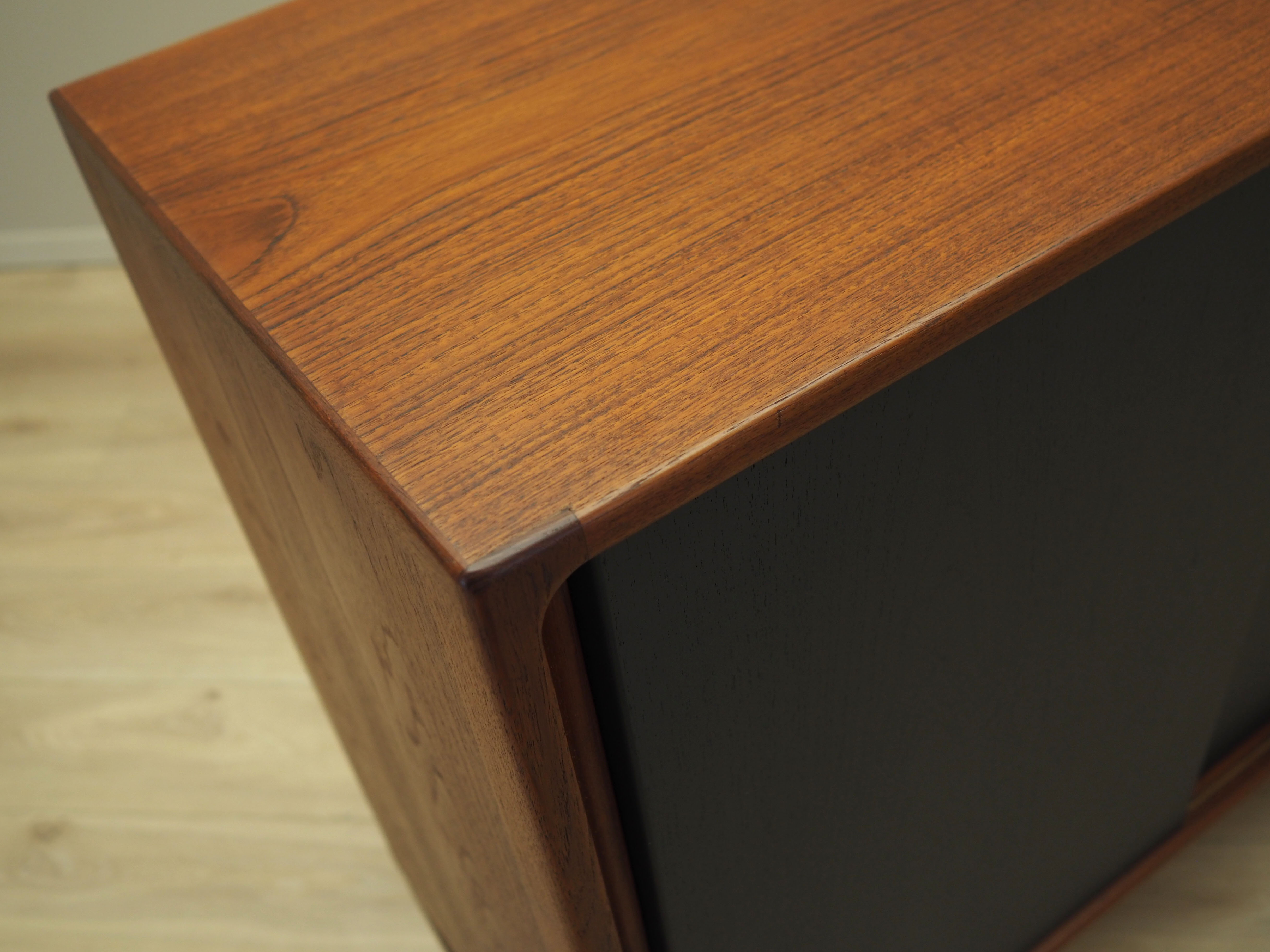 Enfilade en teck, design danois, années 1970, production: danemark
