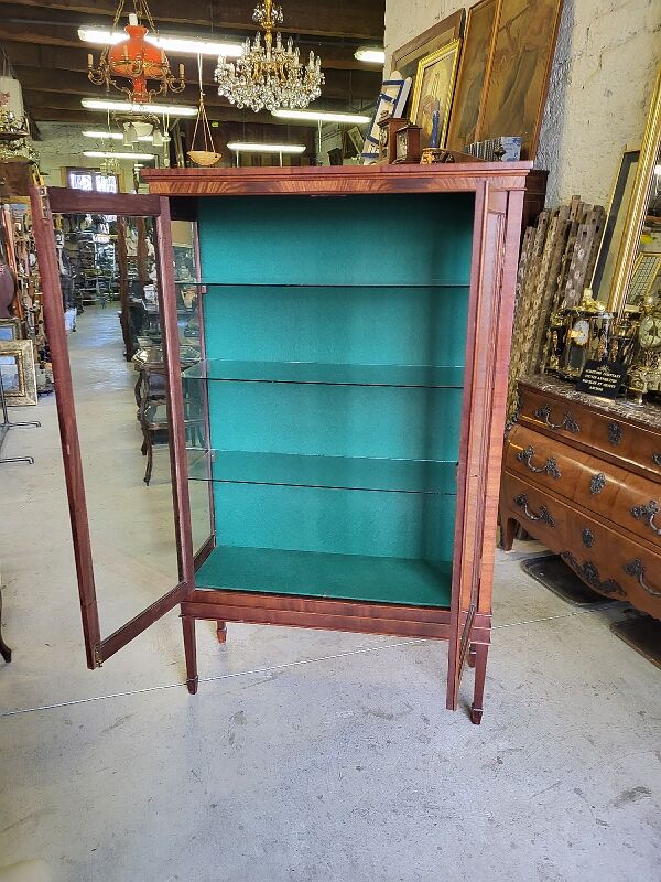 Showcase 2 doors 3 floors glazed mahogany