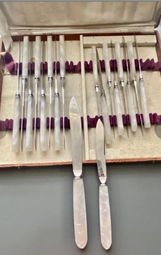Cutlery sets, knives. Cutler Claude Sauzedde.