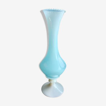 Vase en opaline de Lorraine bleue et blanche
