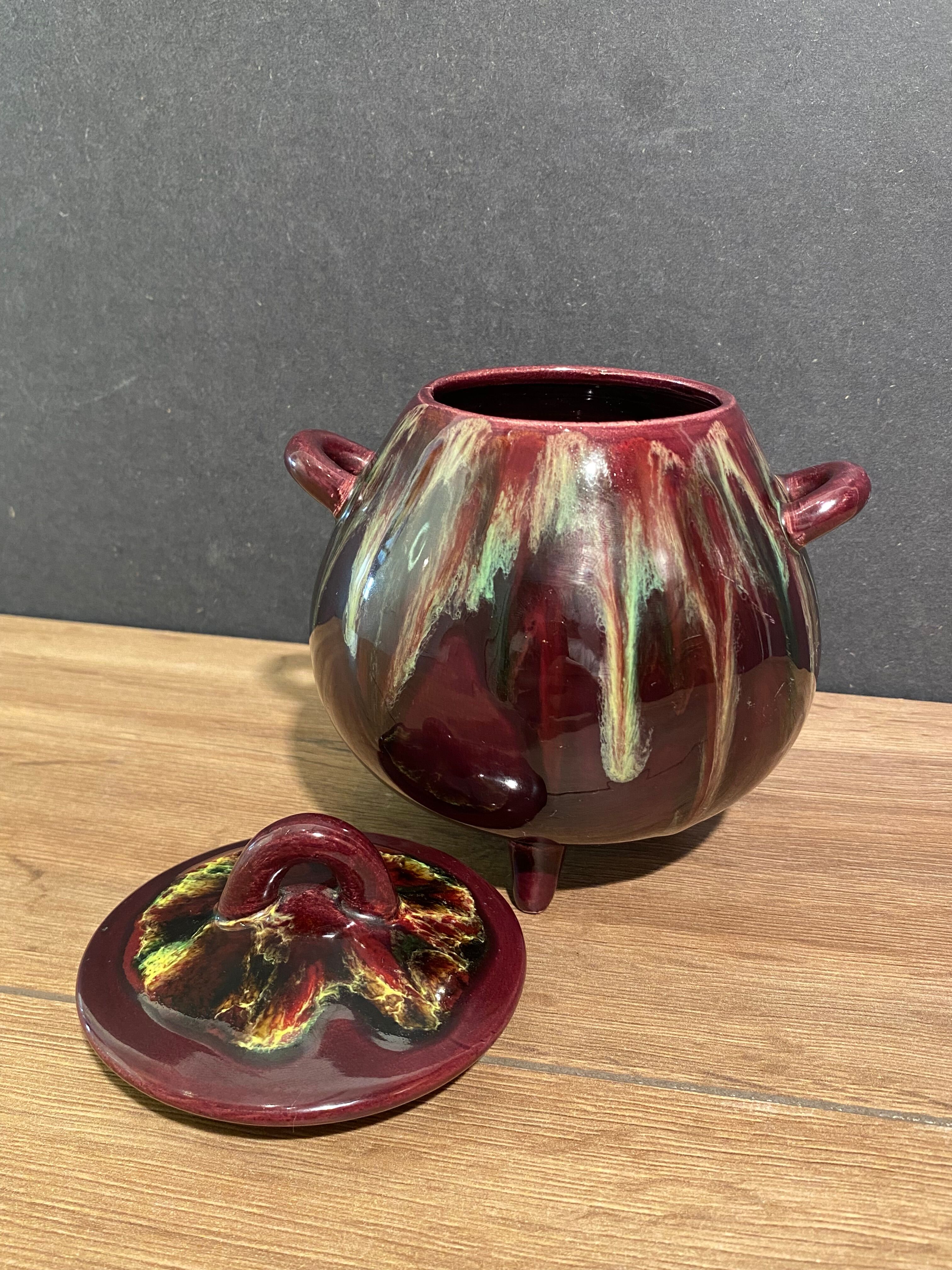 Sugar bowl, candy pot, covered pot in malicorne earthenware signed J. Guet