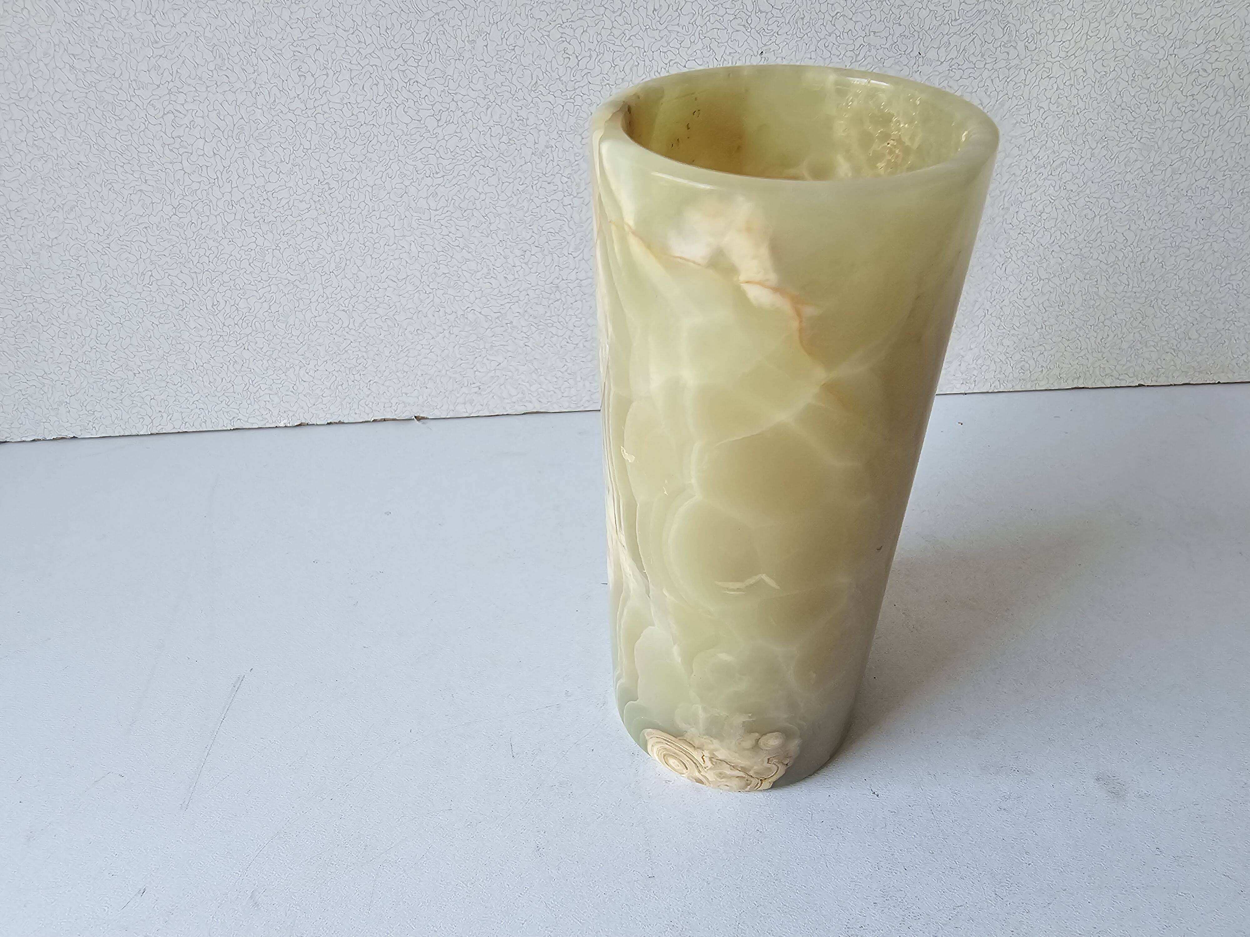 Vintage cylindrical roll vase in Onyx from the 1960s.