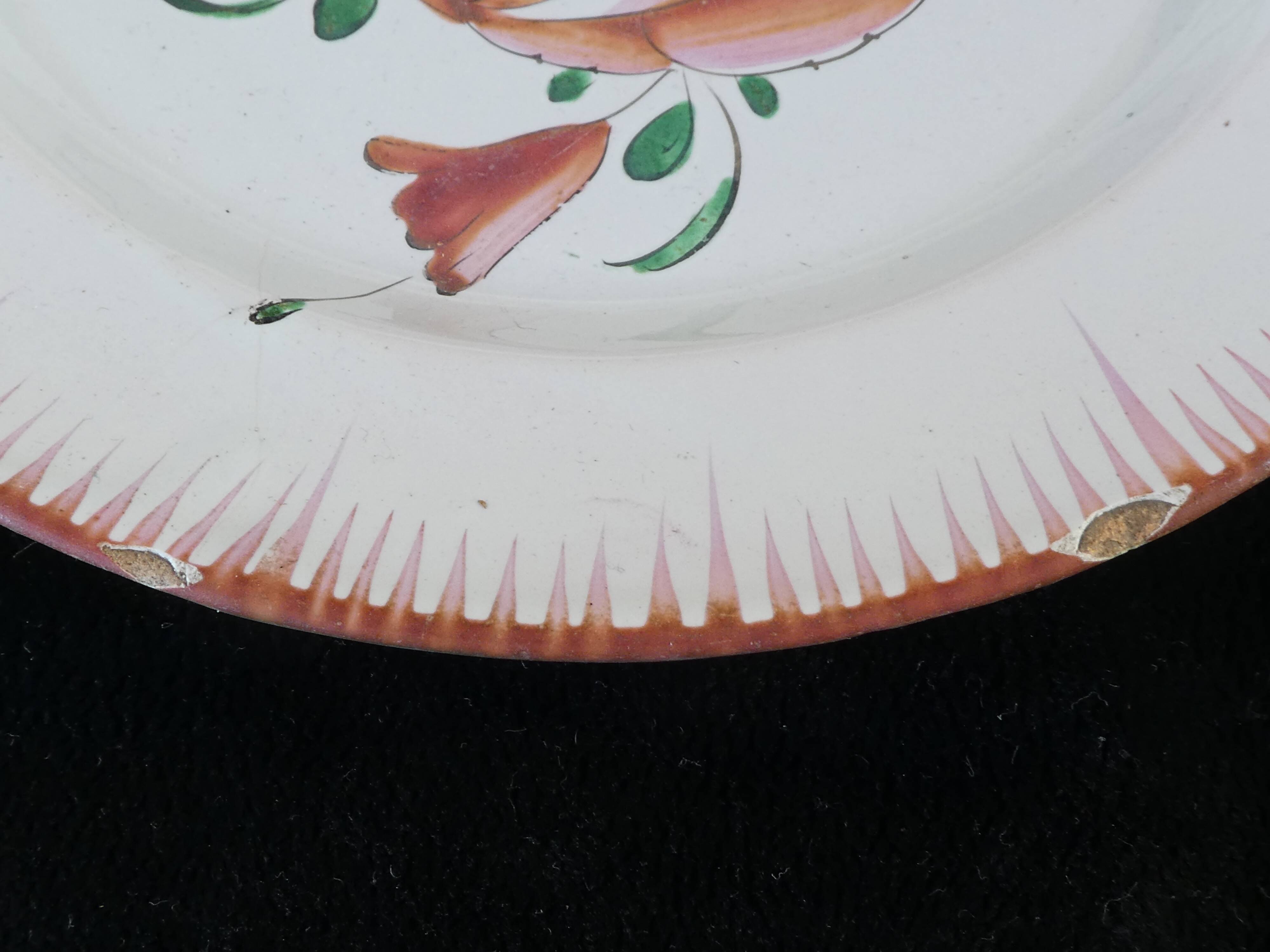 Plate in faience de l'est pink red 19th Luneville islettes st clement nº3