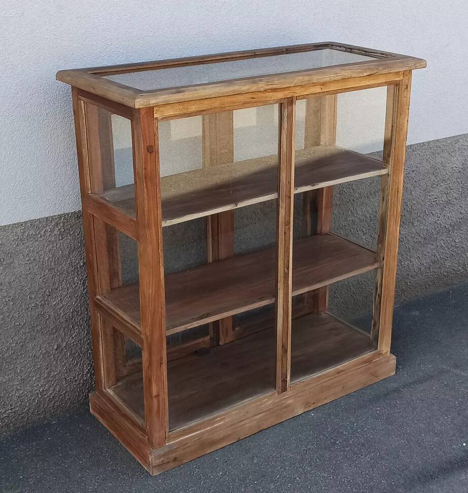 Antique wooden display cabinet with 2 doors