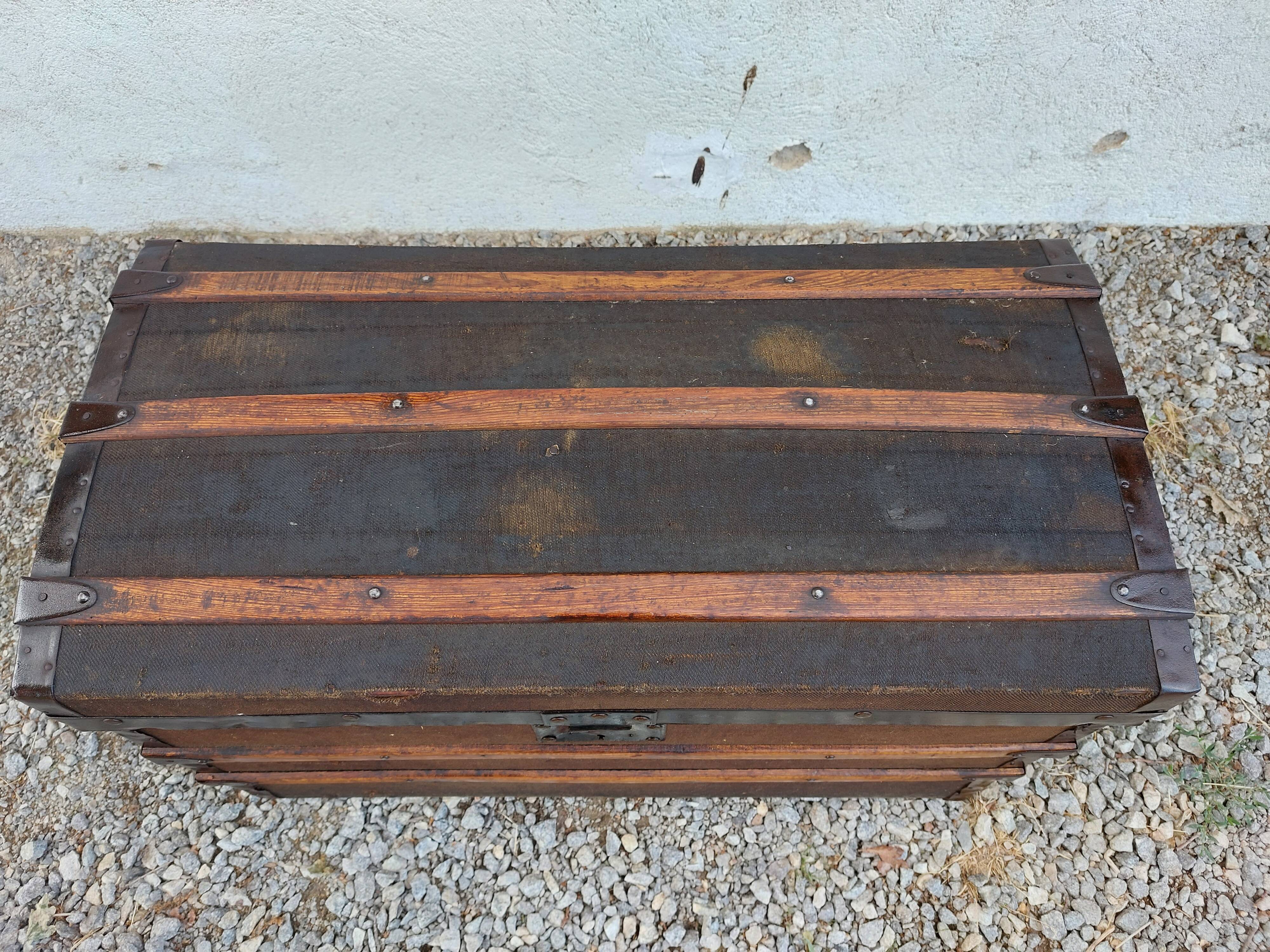 Storage trunk, trunk