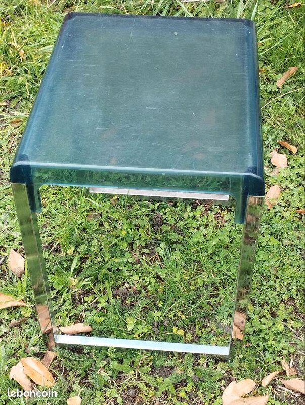 Table d’appoint vintage en plexiglas bleu et acier – Marc Berthier pour Prisunic