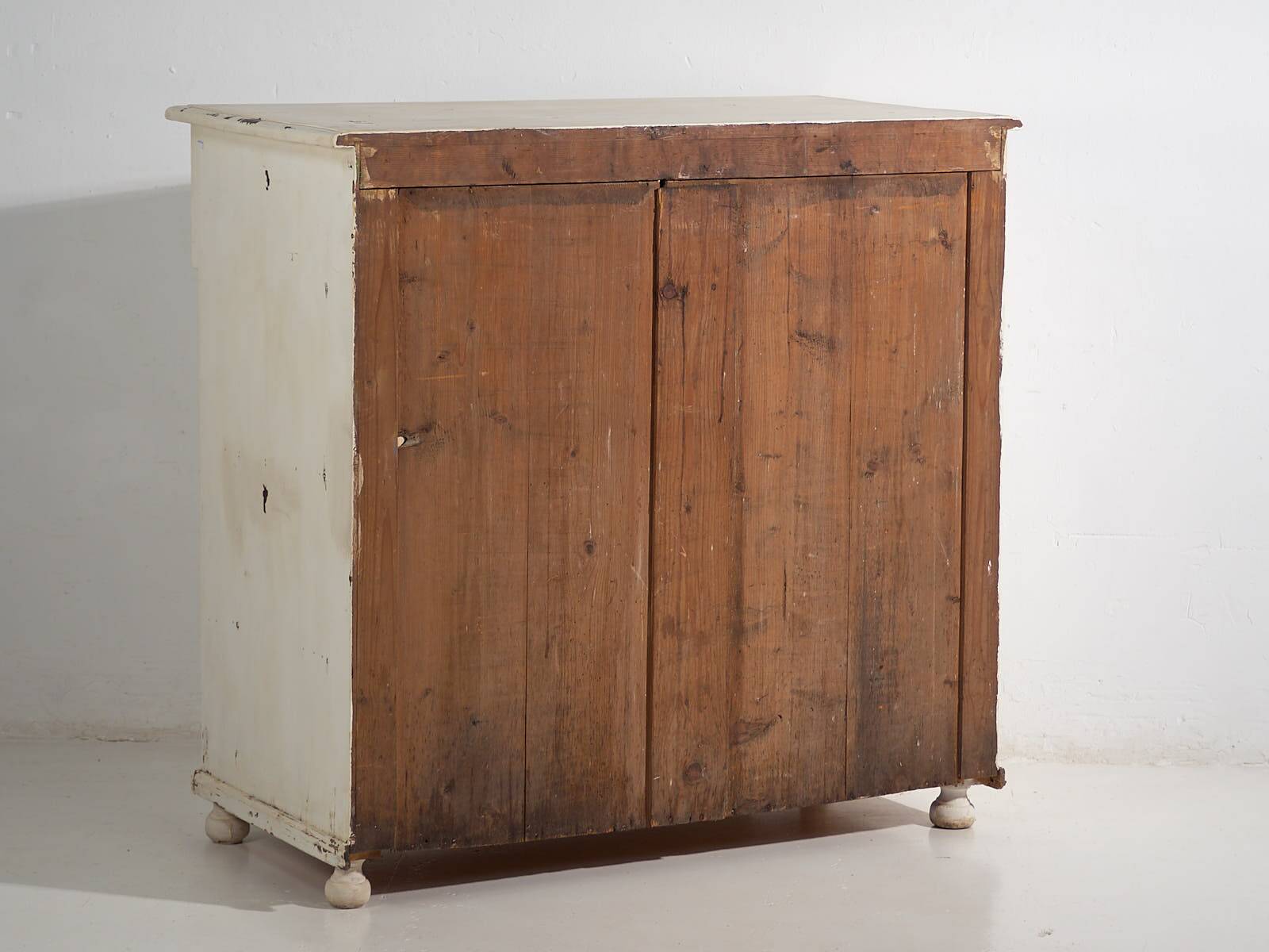 Antique white chest of drawers (c.1920)