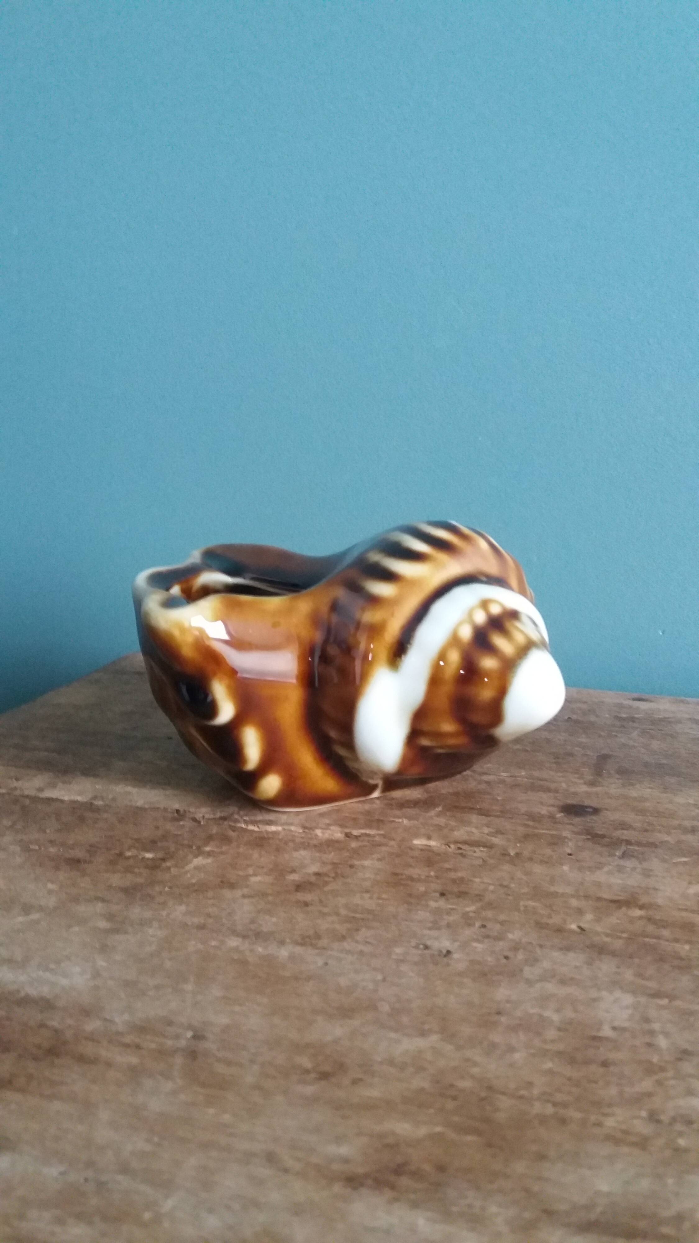 Ceramic shell ashtray