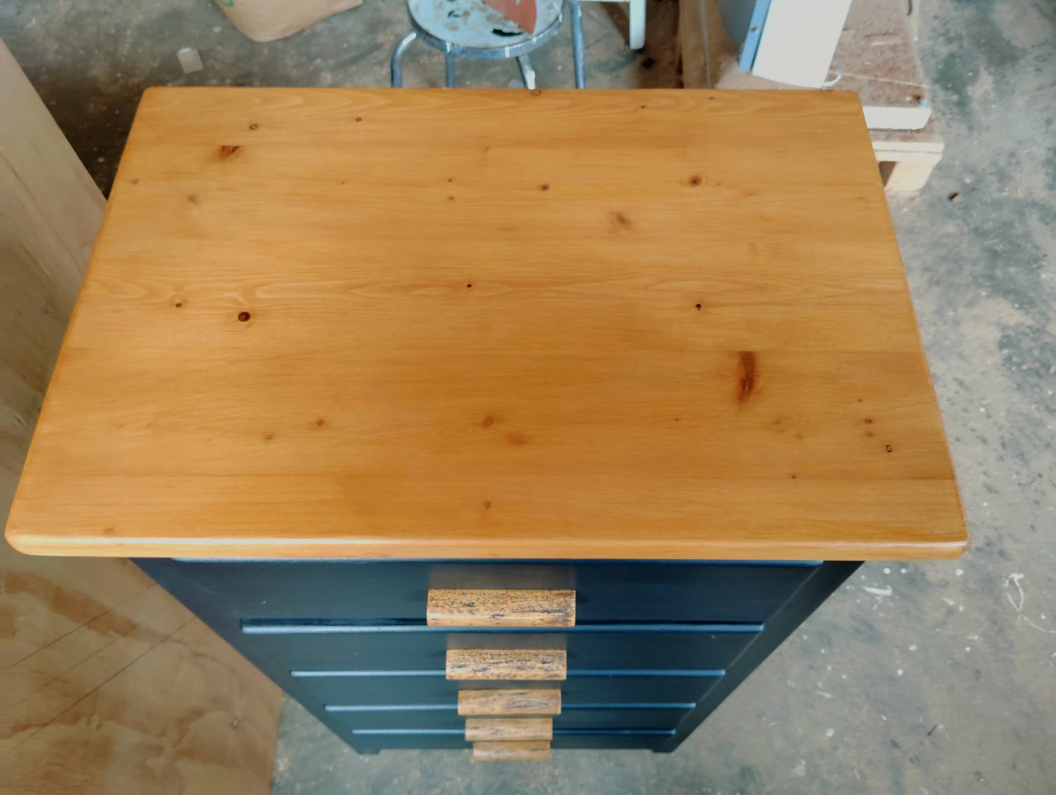 5-drawer chest of drawers with compass feet