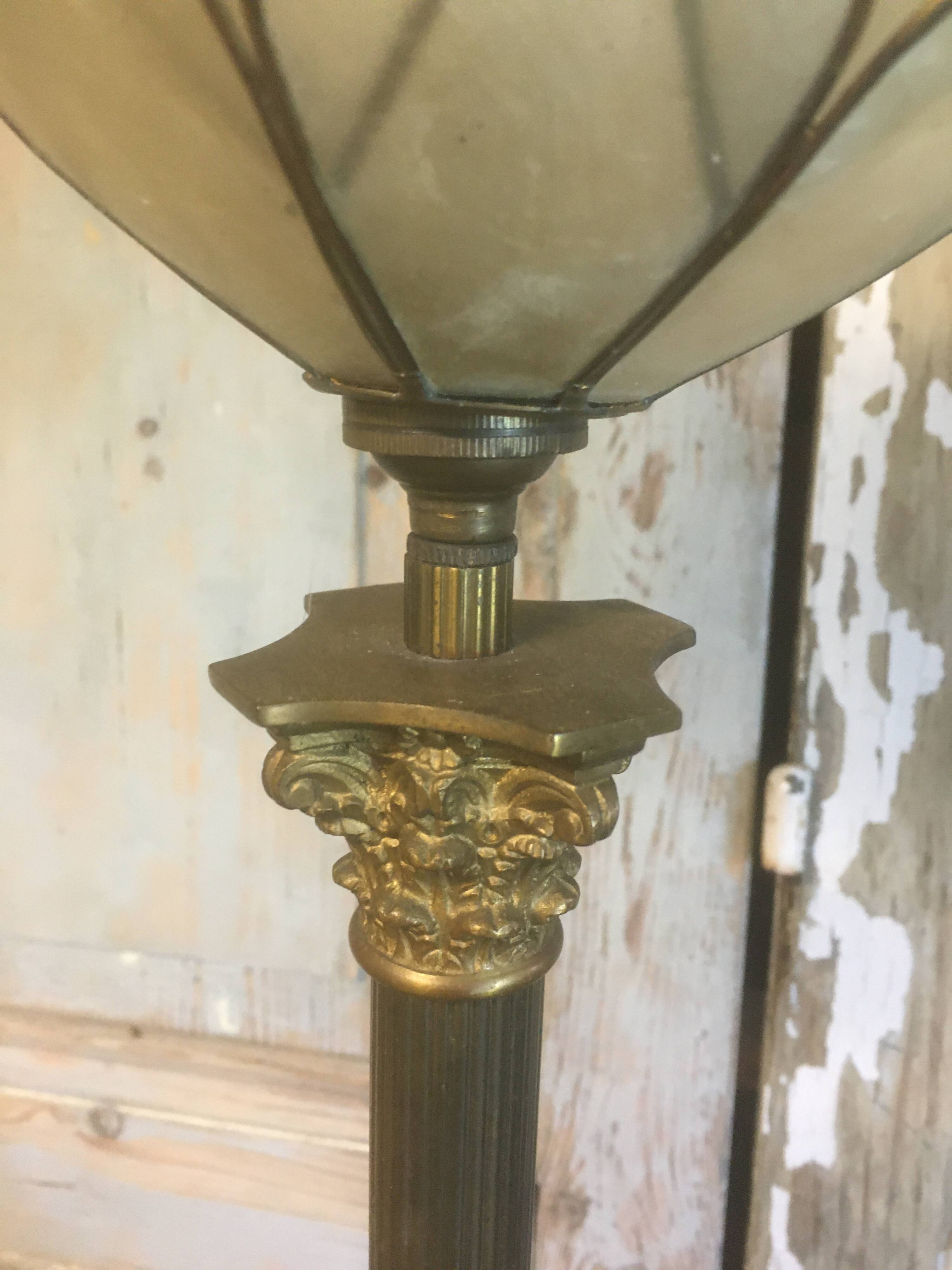 Lampe en bronze et nacre