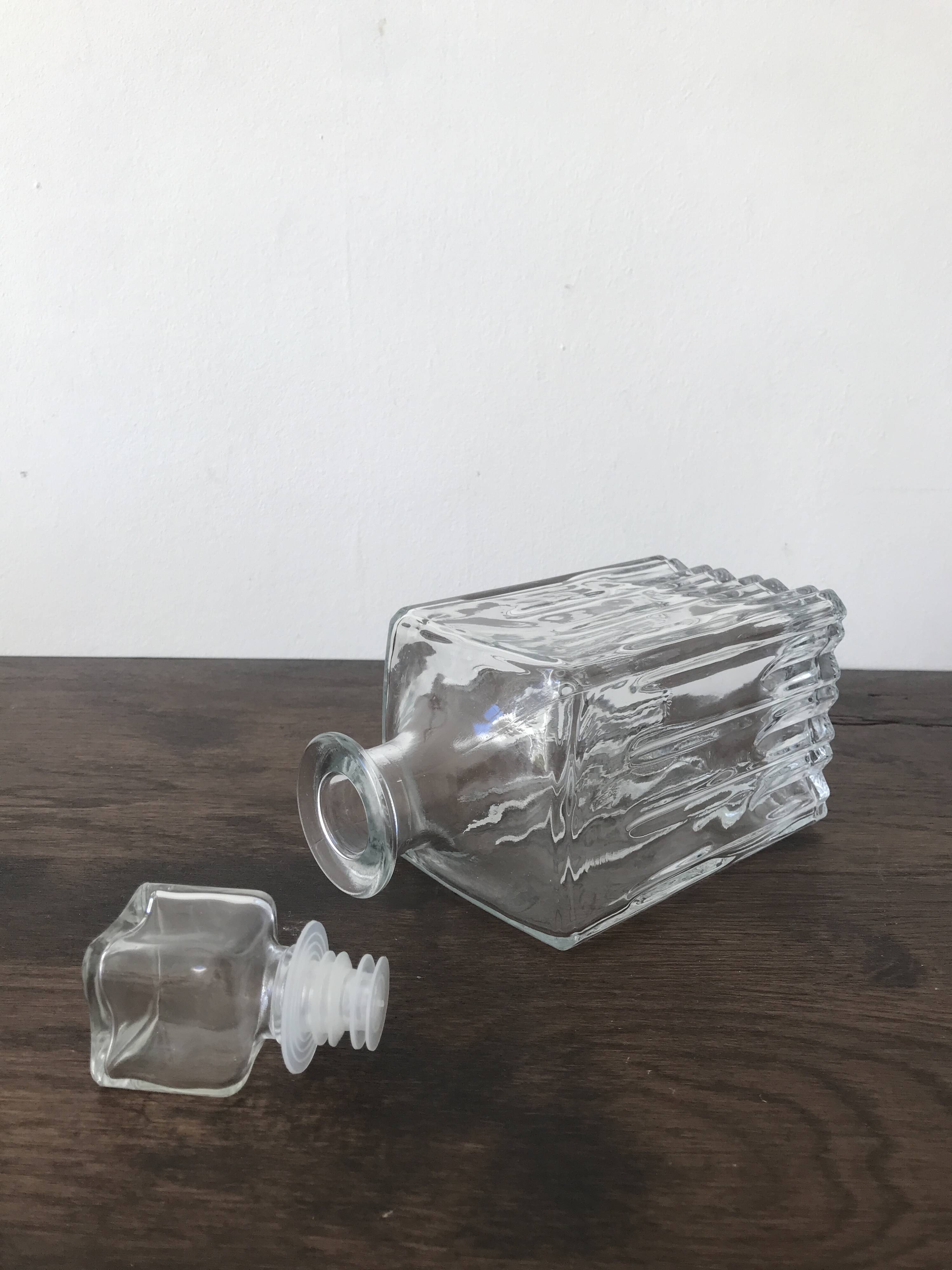 Glass whiskey decanter