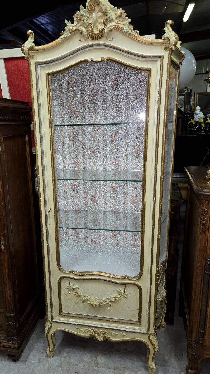 Louis XV / Rococo style display cabinet, painted wood in cream and gold tones.
