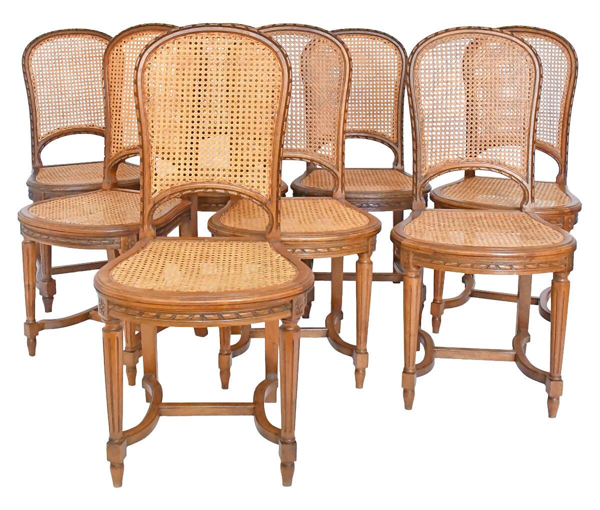Suite de 8 chaises de style Louis XVI