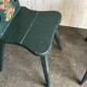 Set de 3 chaises d'appoint vintage en bois peint bleu marine, dossiers décorés années 1920