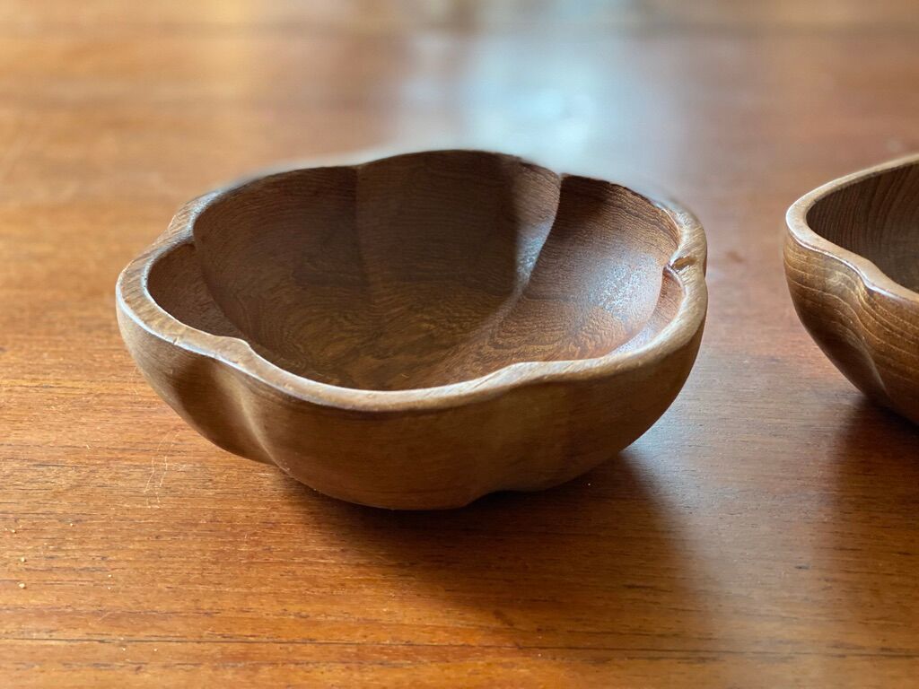 Cups in teak