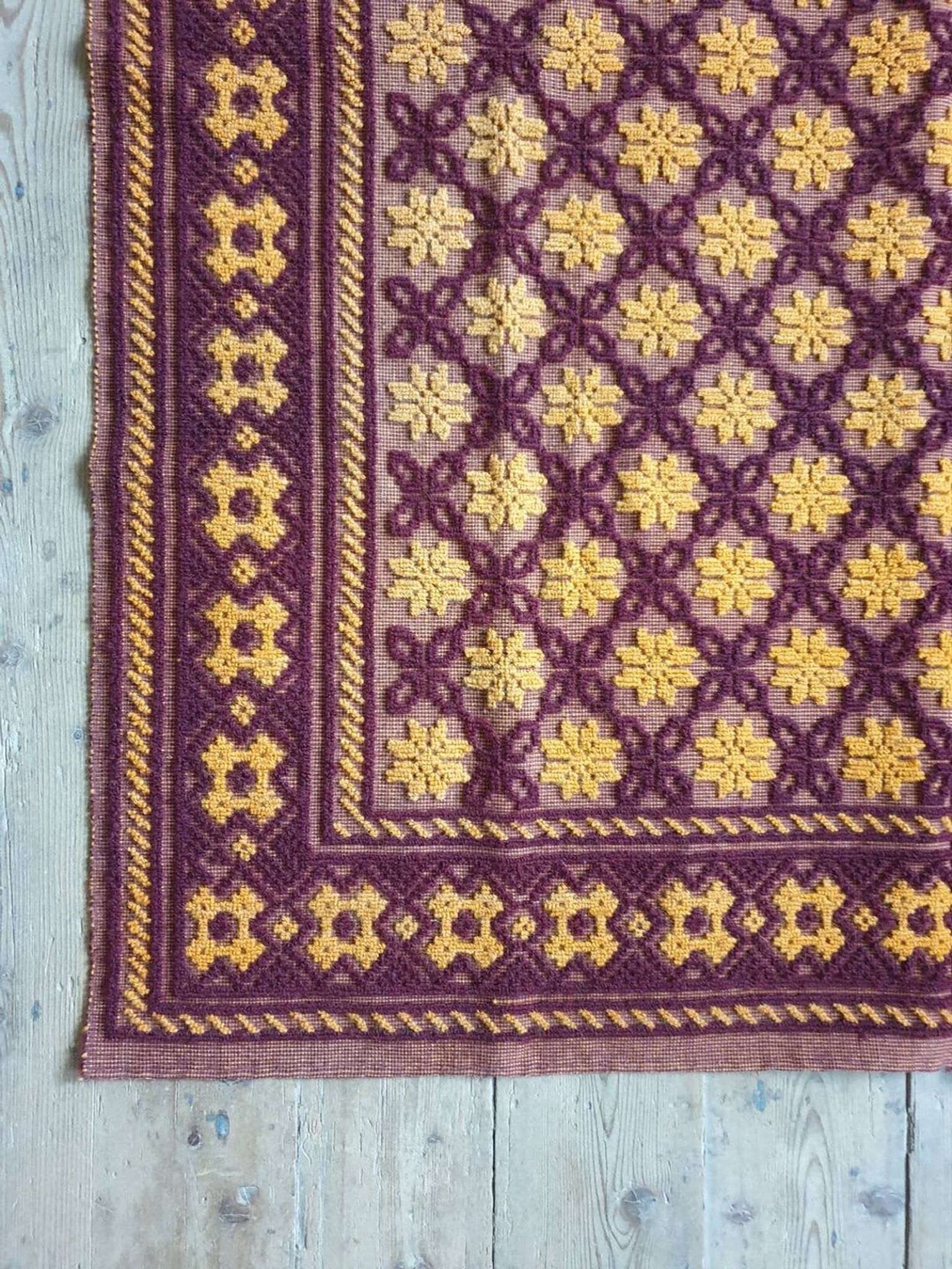Tapis Roumain en laine tissée à la main