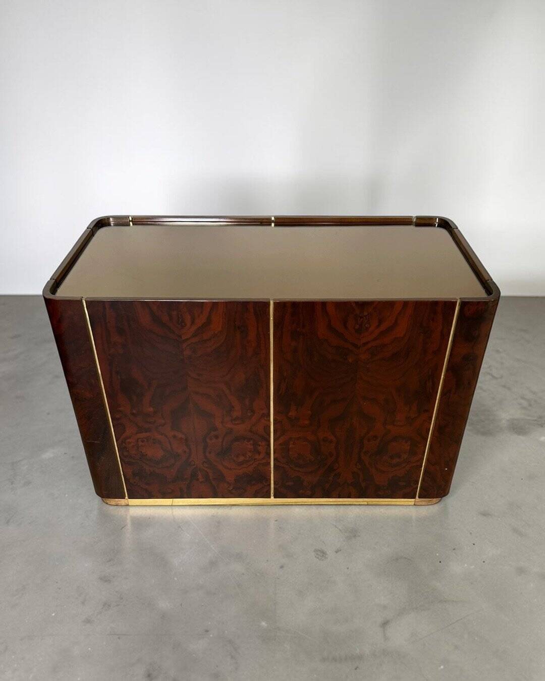 Dry bar in walnut and brass with a mirrored top, Italy 1970.