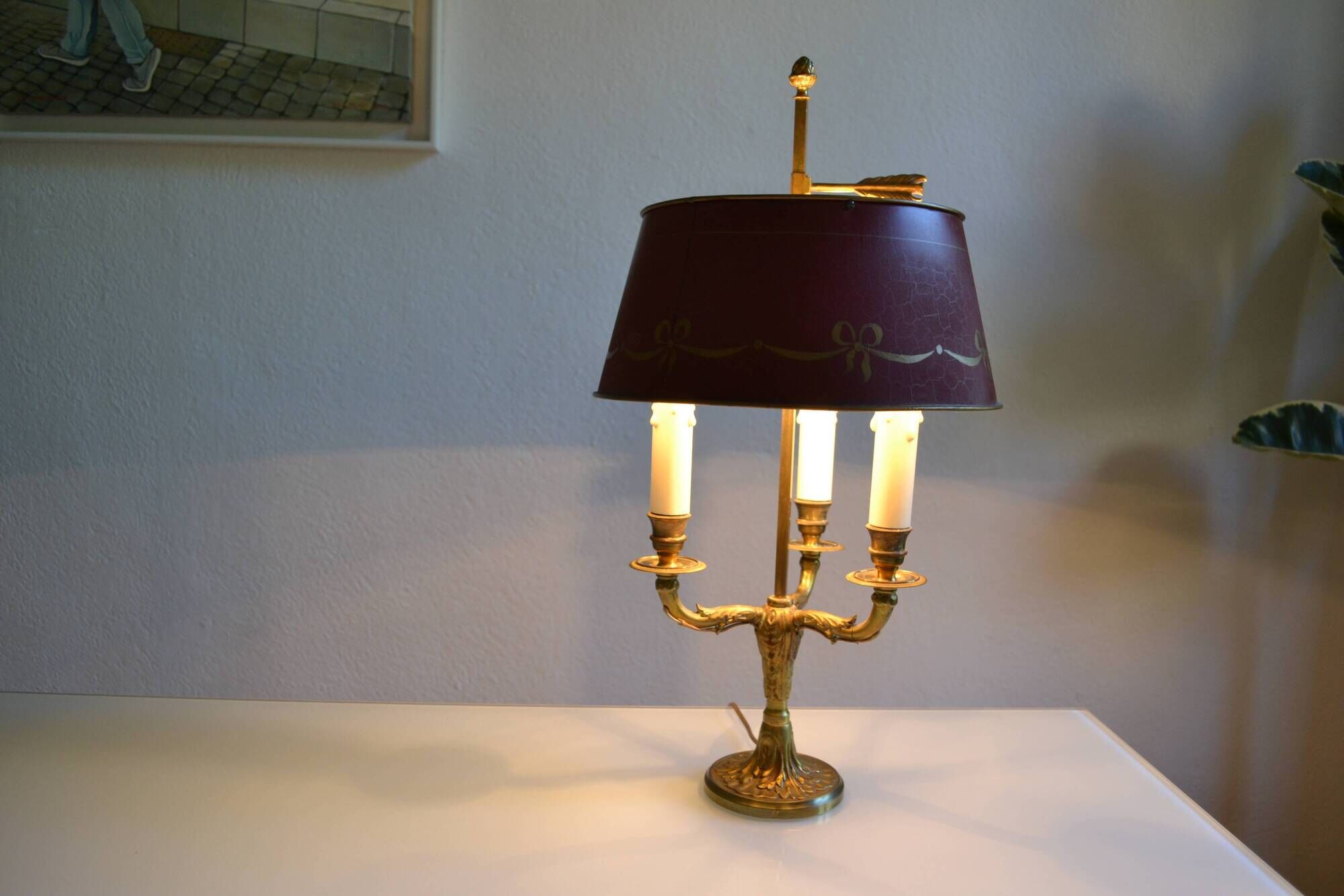 Lampe bouillotte 3 feux bronze et abat jour tôle bordeaux