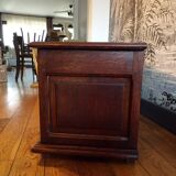 Neo-Basque style chest