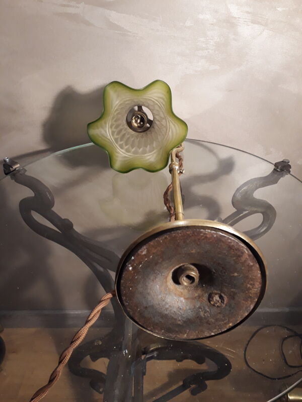 Lampe reglable laiton style art déco en laiton et tulipe vert en verre moulé 1920, h55xl17
