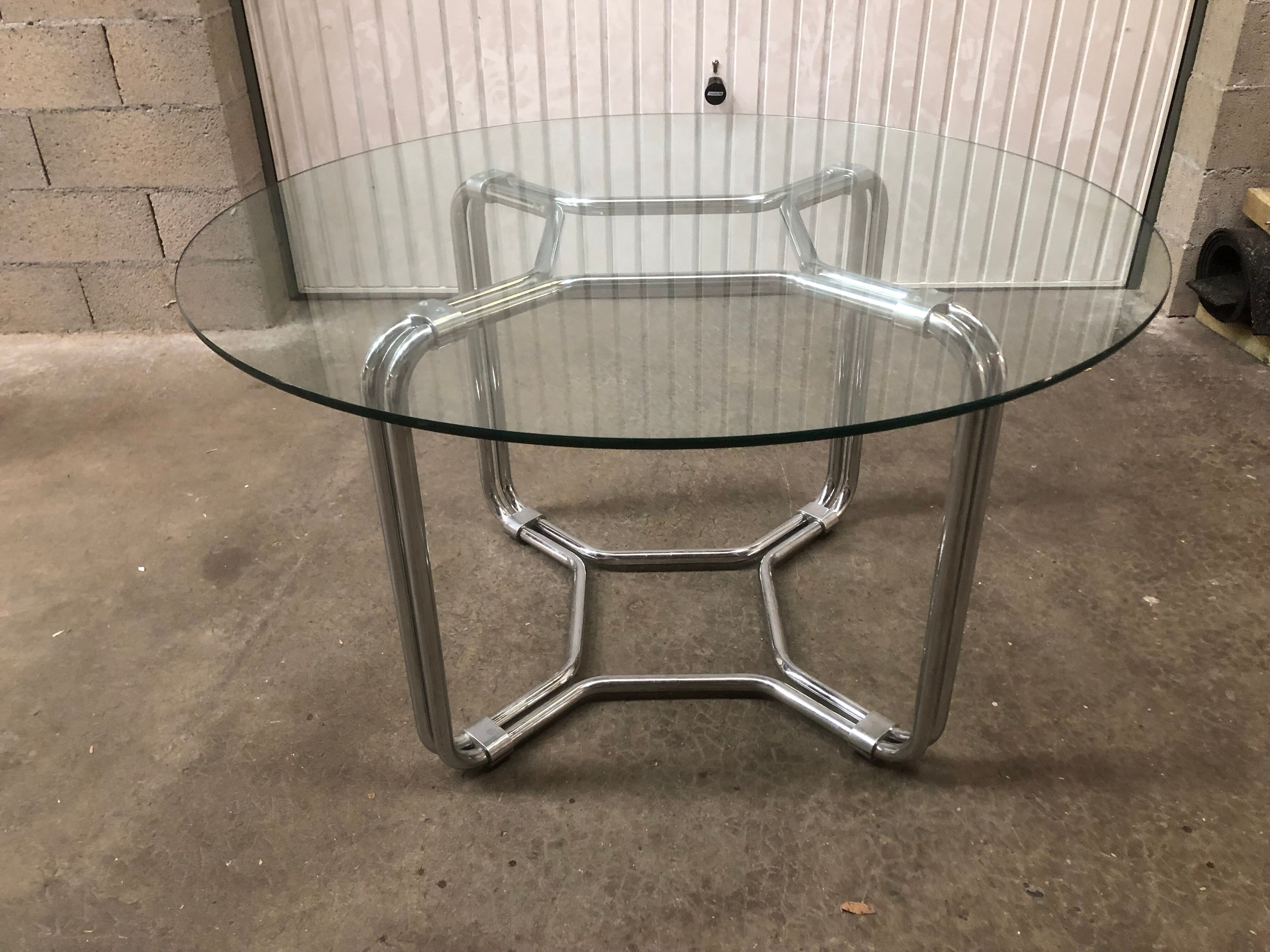 Round table Italian design 1970