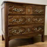 Petite Commode  Dite " Parisienne " En Noyer Et Hêtre .