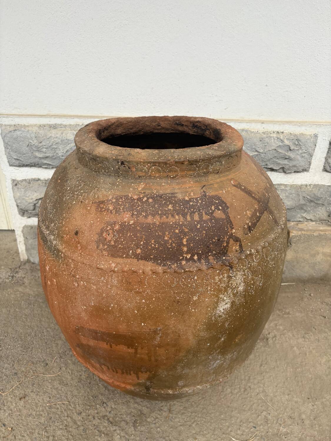 Old oil jar, Spain, Tinaja, 18th century.