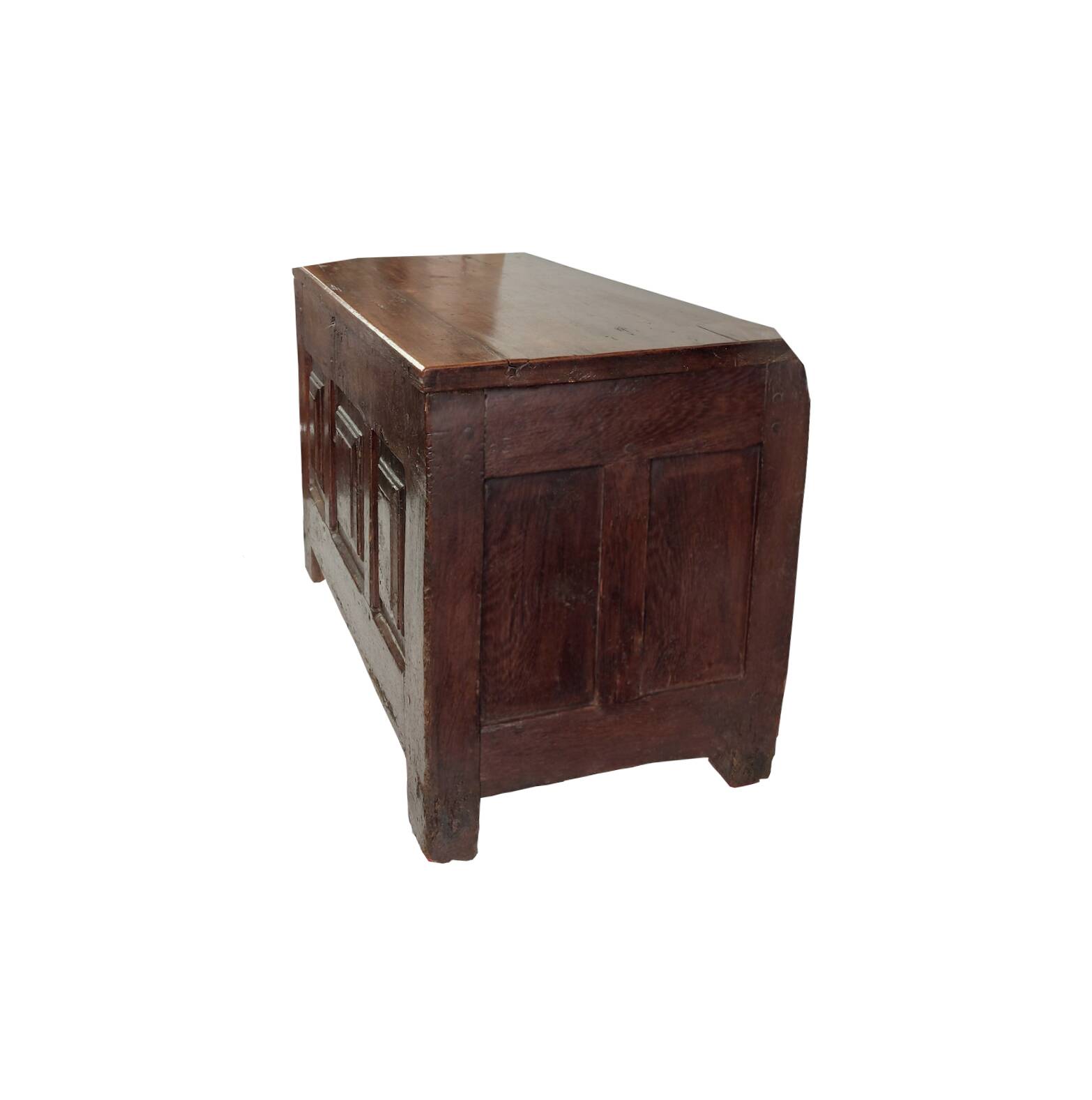 Solid oak chest from the early 17th century