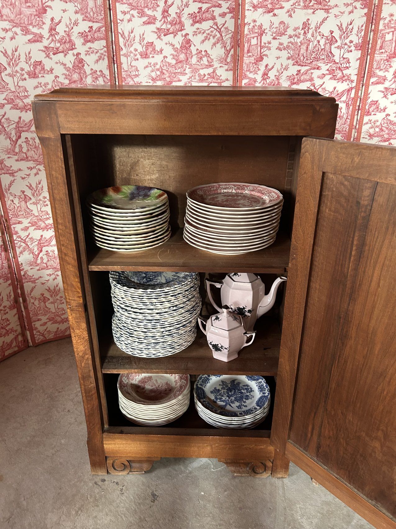 Art Deco walnut buffet – The elegance of the 1930s